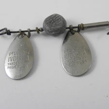 Pflueger Indiana Spinner, Nikkel, 6g, Curly Tail Worm, #1276