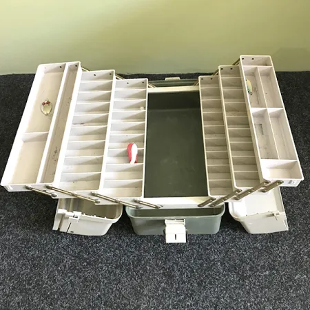 Plano 8600 Vintage Visbox, Wit/Grijs, 6 Plateaus, #6574